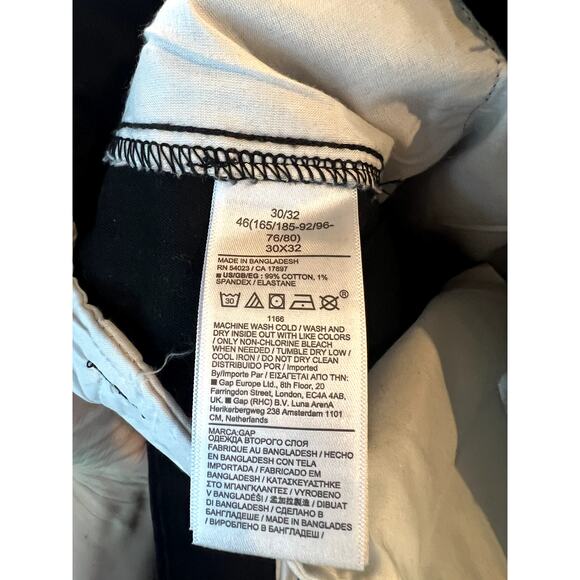 GapFlex Essential Khakis in Skinny Fit with Washwell black 30x32 - Picture 7 of 8